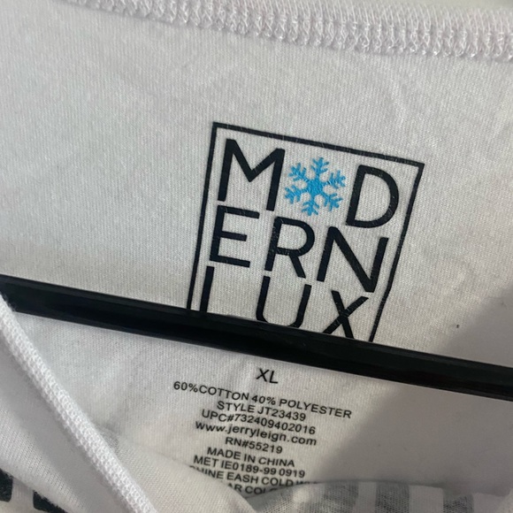 “Ok, but first presents” long sleeved crop top - Picture 3 of 3